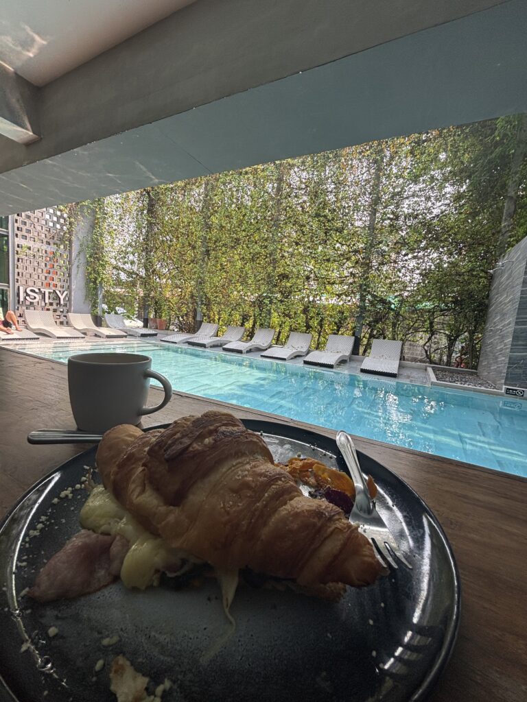 Café da manhã no Isty Hotel